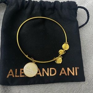 ✨Alex And Ani everything happens for a reason bangle✨